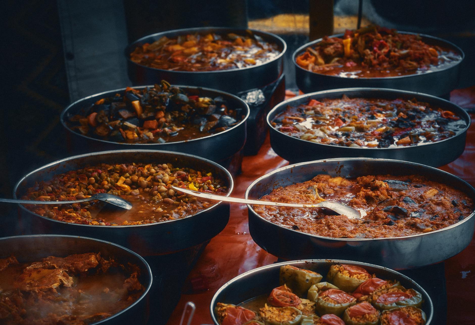 A variety of traditional Turkish dishes served in Berlin market bowls, showcasing rich, flavorful cuisine.